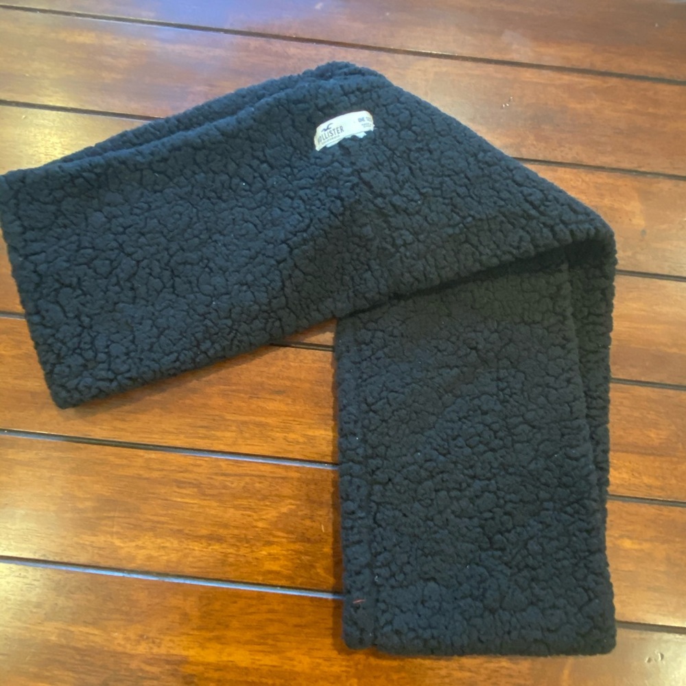 HOLLISTER infinity scarf